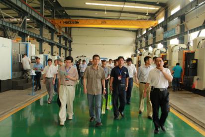 “千人計劃”專(zhuān)家來(lái)濟南一機床進(jìn)行現場(chǎng)參觀(guān)考察